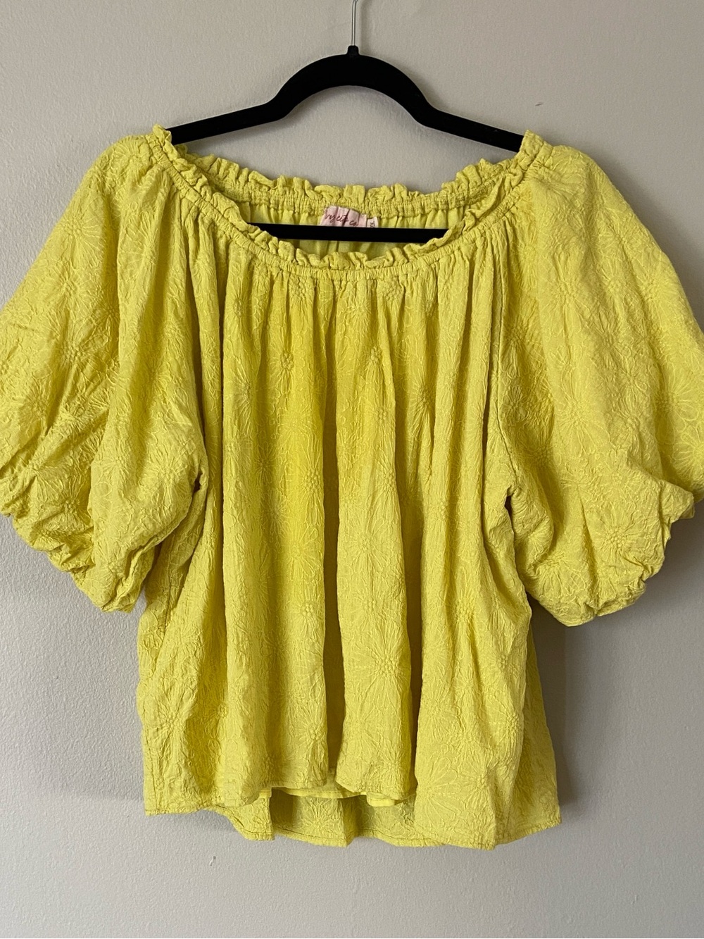 Ivy City Co Yellow Puff-Sleeve Peasant Top